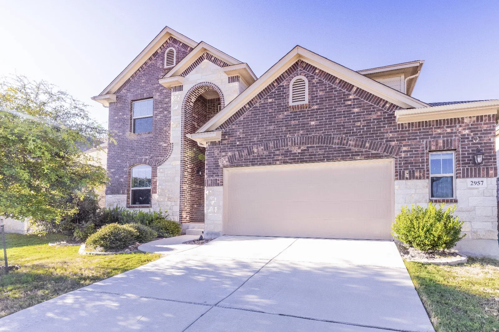 Military crash pad near JBSA-Randolph - 2957, Sunridge Drive, Riata, Schertz, Guadalupe County, Texas, 78108, United States